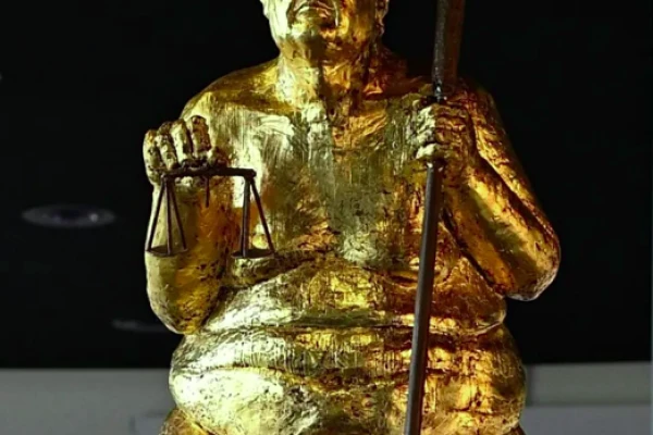 Donald Trump fundido en Oro